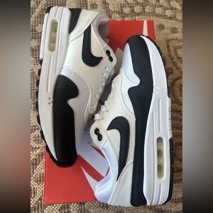 NEW Nike Women's Sz 8.5 Mens 7 Air Max 1 87 White Black Summit White DZ2628 102